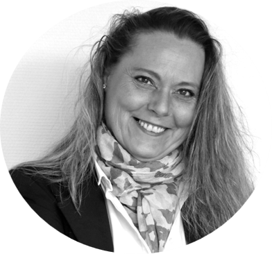 Chargée de piloter le développement commercial, la structuration et la conduite des projets du Groupe, Christelle est le lien entre les clients, les consultants et les assistantes de projets.