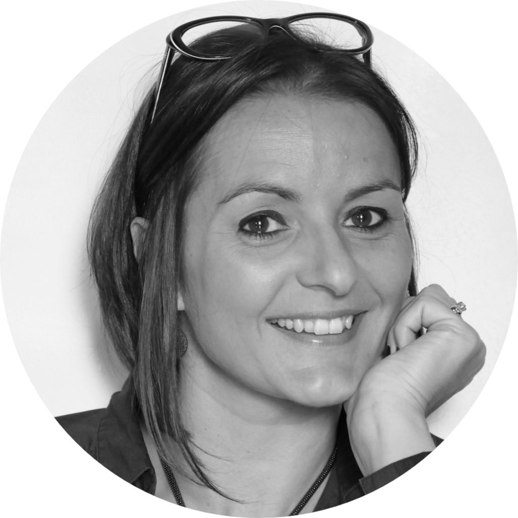 Passionnée par les relations humaines et désireuse de contribuer au bien-être et au développement des hommes et des femmes, Catherine réalise des missions de coaching en entreprise, des formations dans le domaine du développement personnel et de conseil en Ressources Humaines.